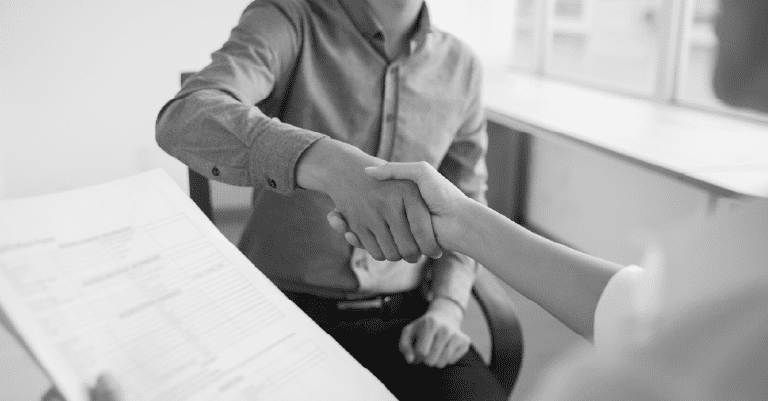 Como se portar em entrevistas de emprego - boas práticas